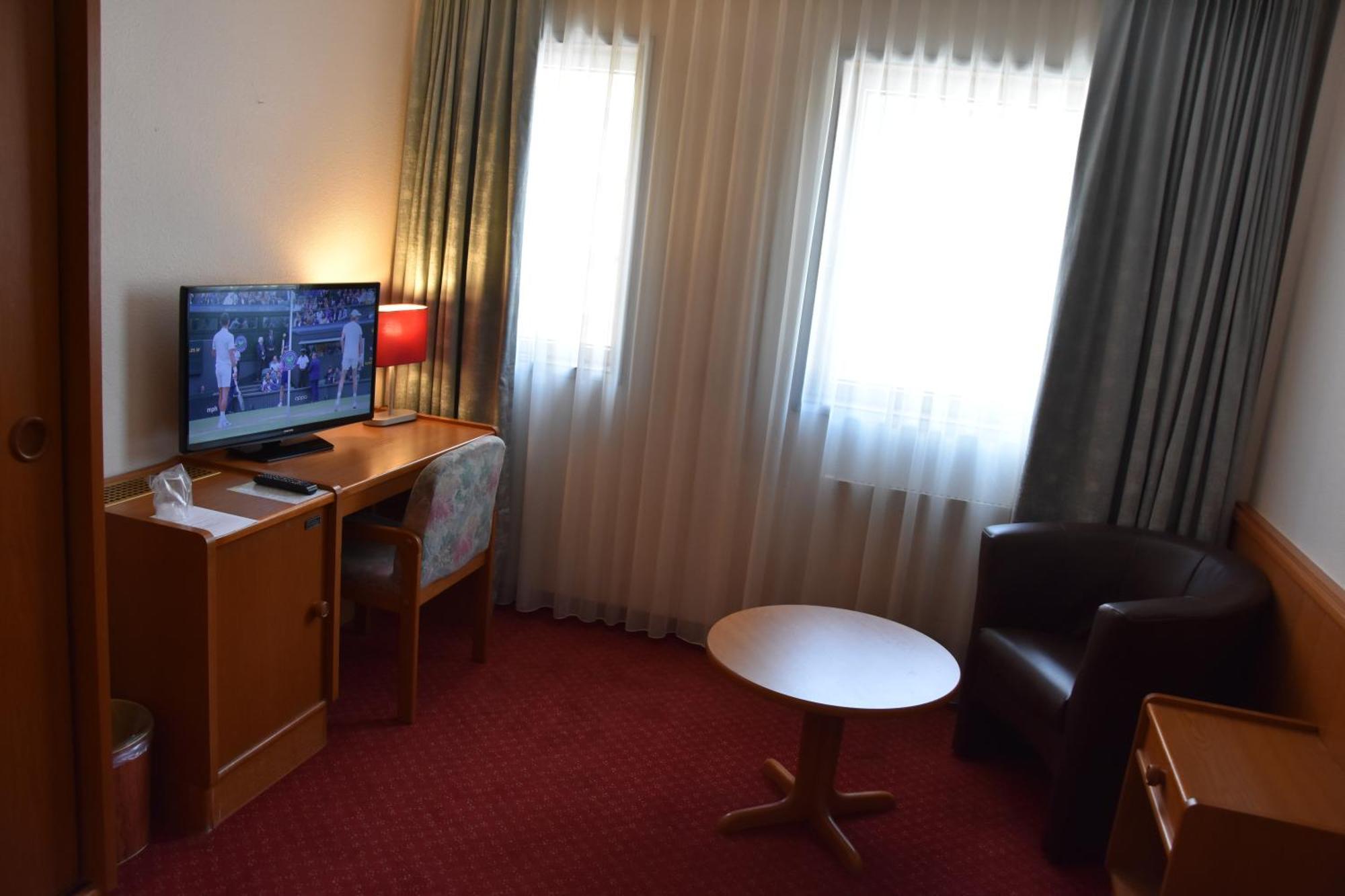 Hotel Des Trois Rois เลอ ลอคเคลอ ภายนอก รูปภาพ